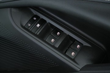 https://vehicle-cdn.autoleague.cloud/30641_U512207_18.jpg