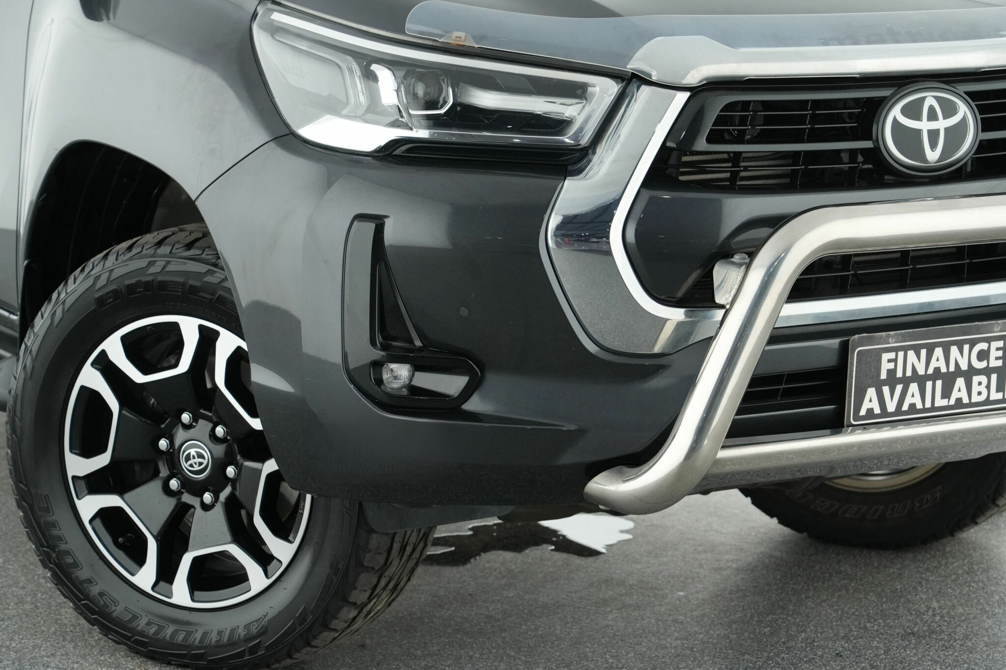 Toyota Hilux image 2