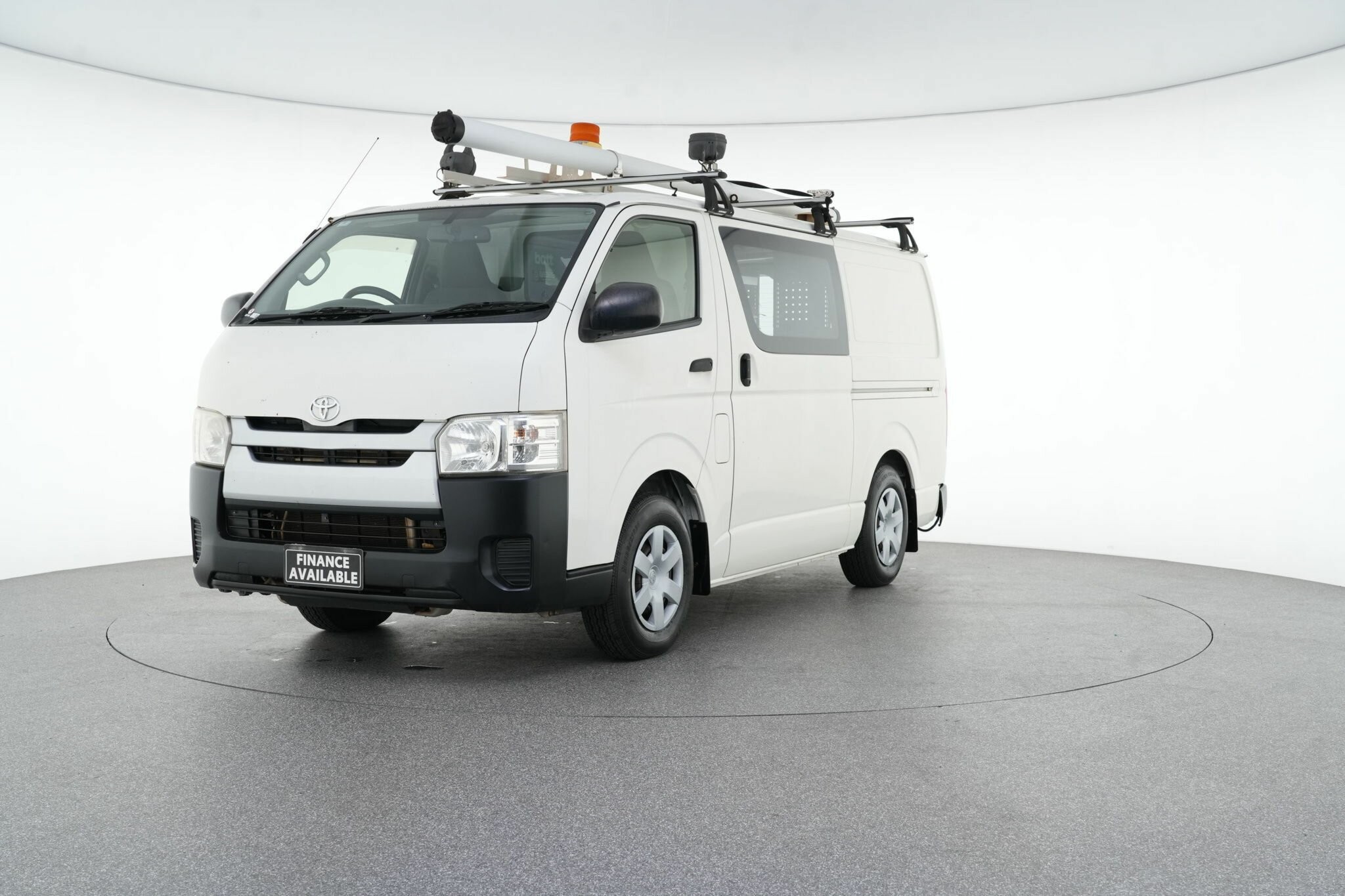 Toyota Hiace image 4