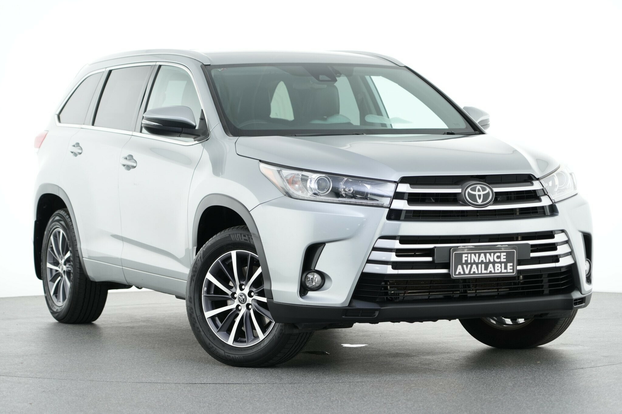 Toyota Kluger image 1