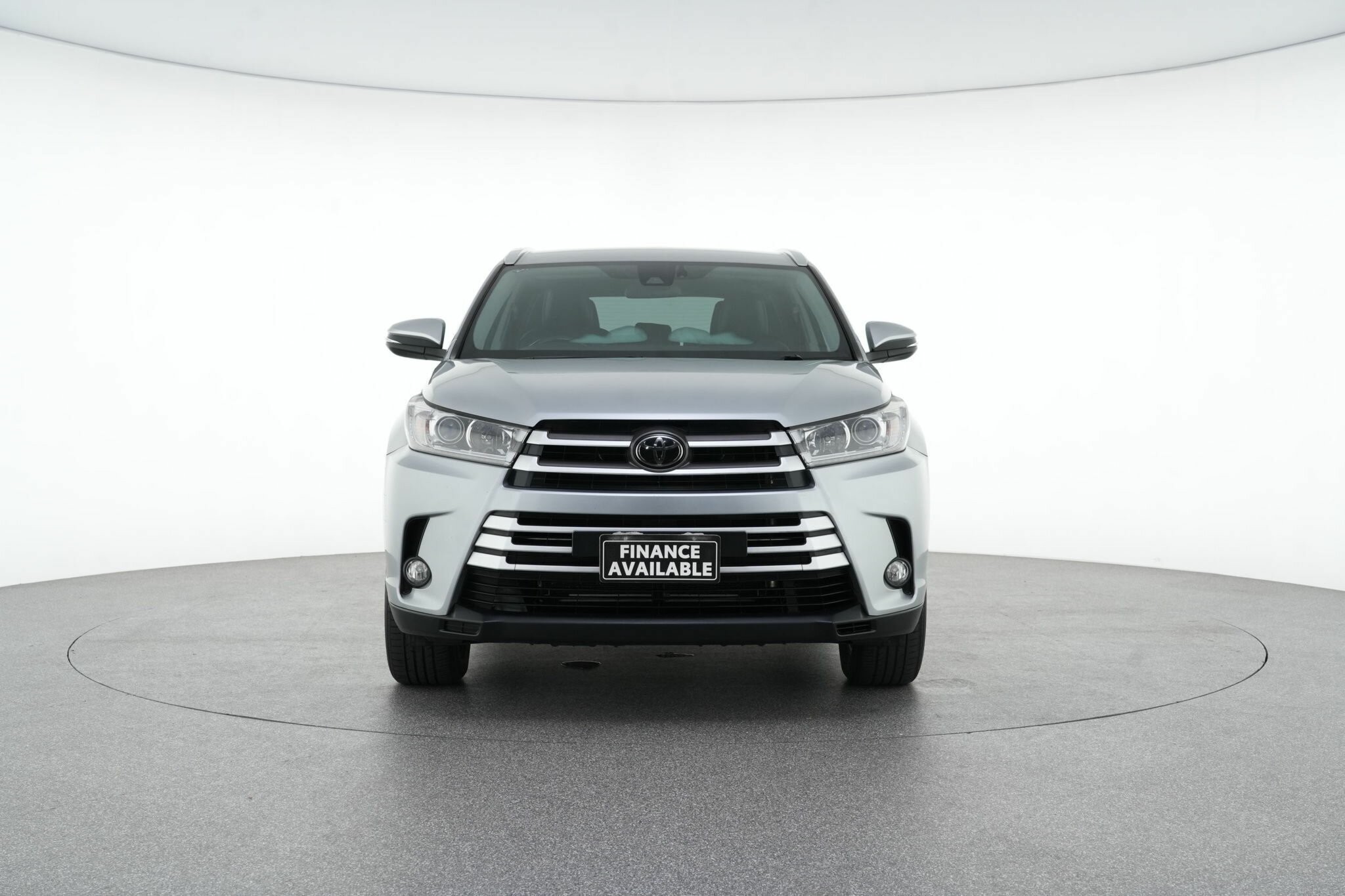 Toyota Kluger image 3