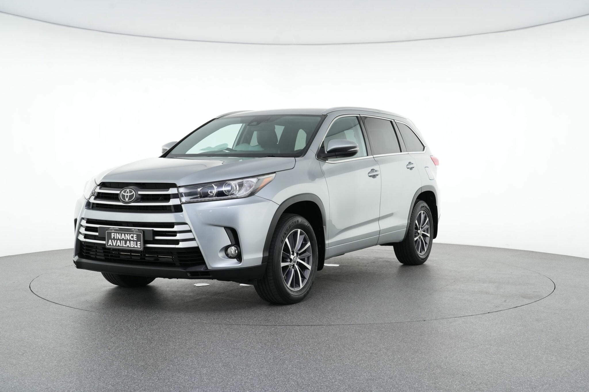 Toyota Kluger image 4
