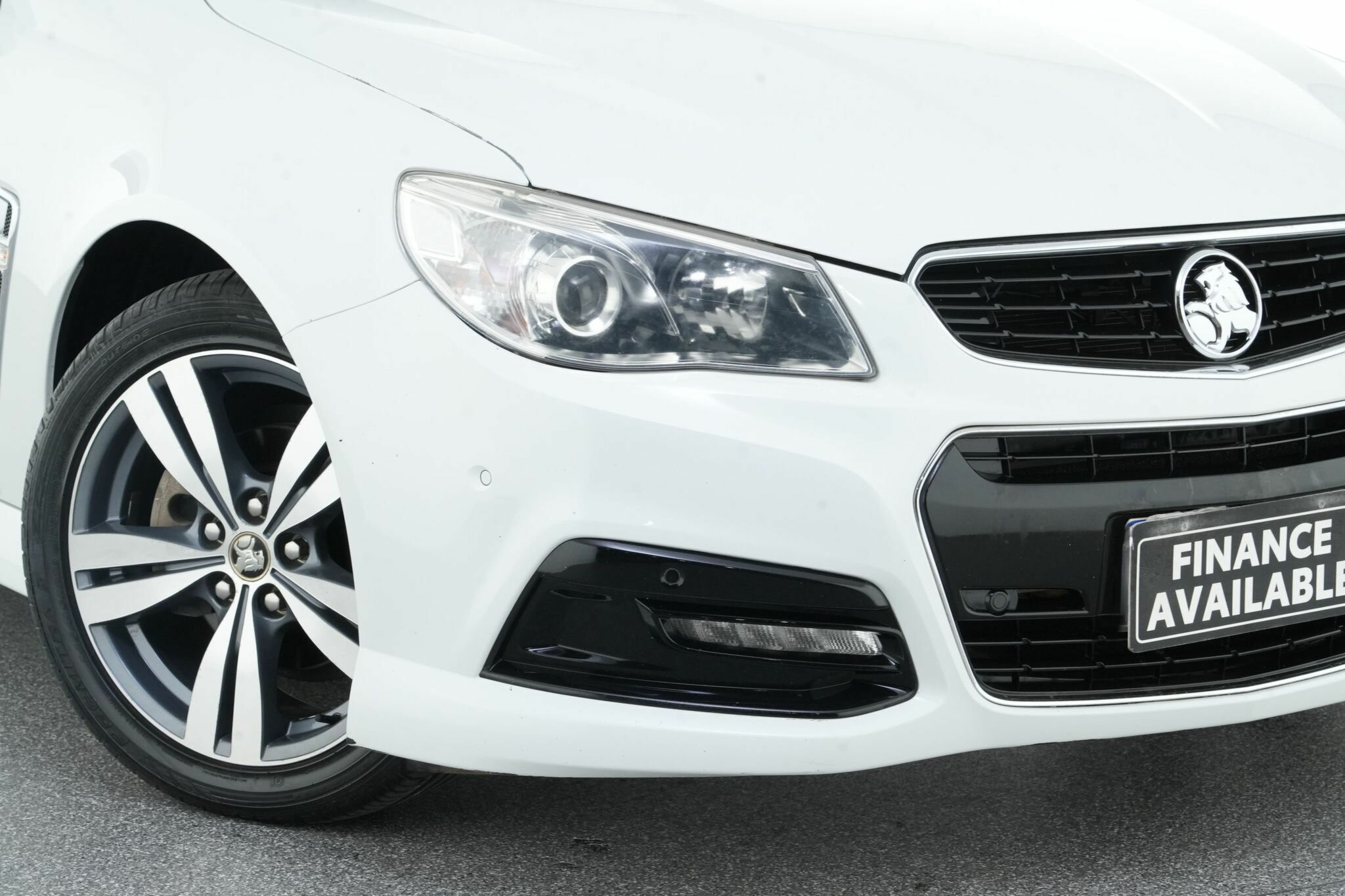 Holden Commodore image 2