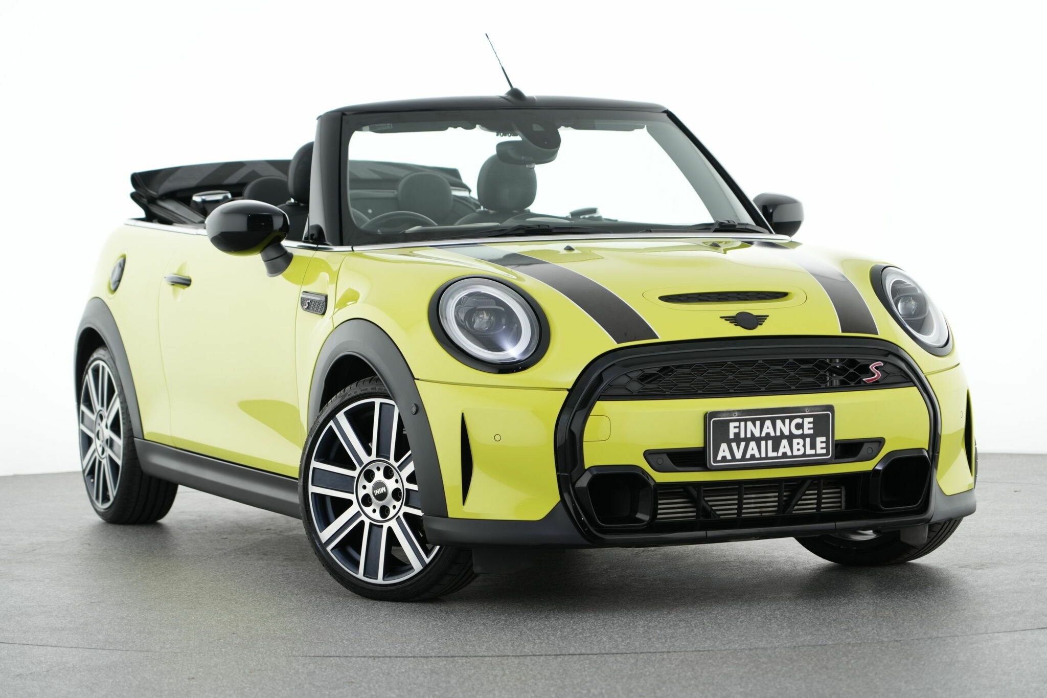 Mini Convertible image 2