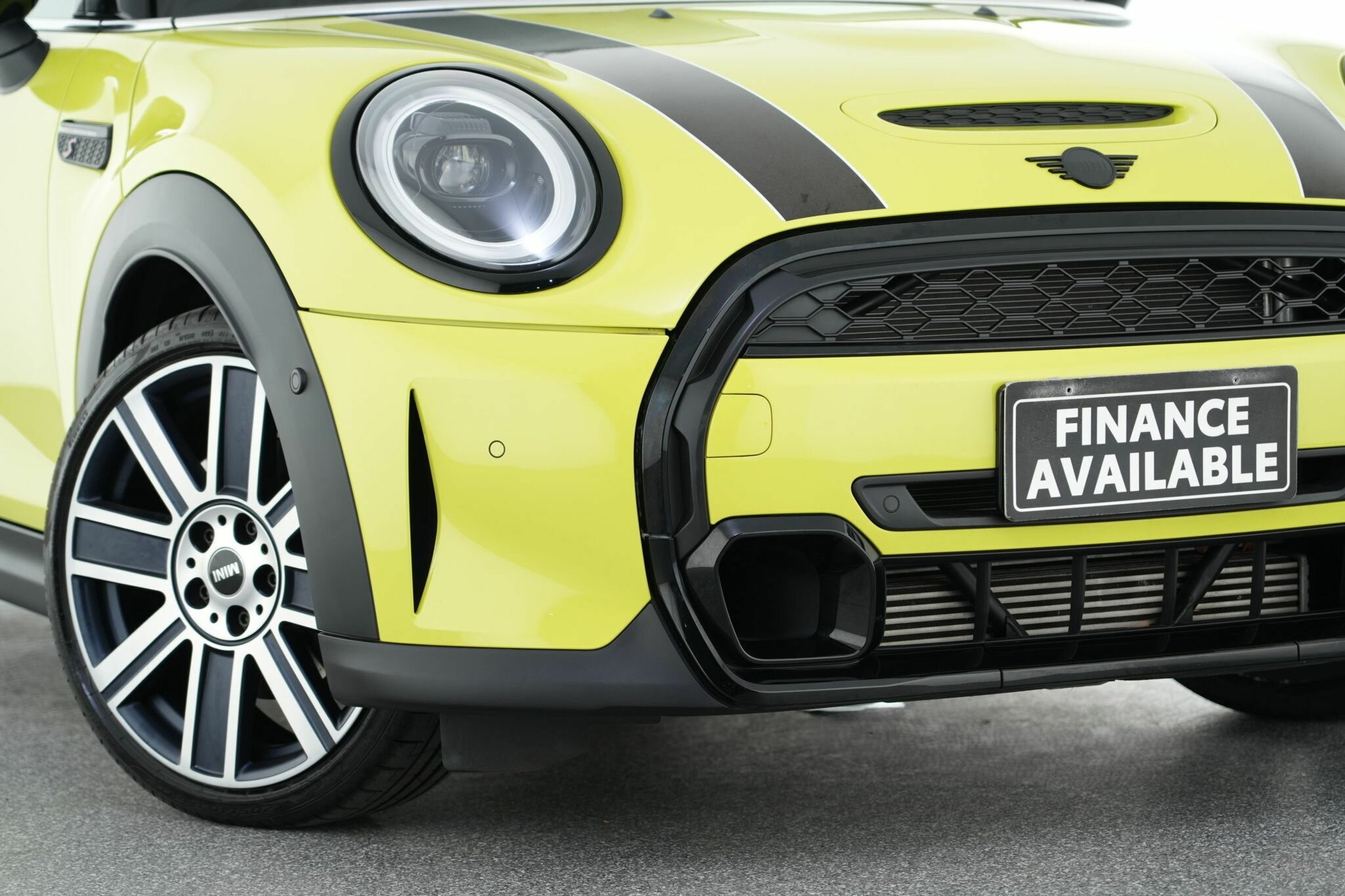 Mini Convertible image 3