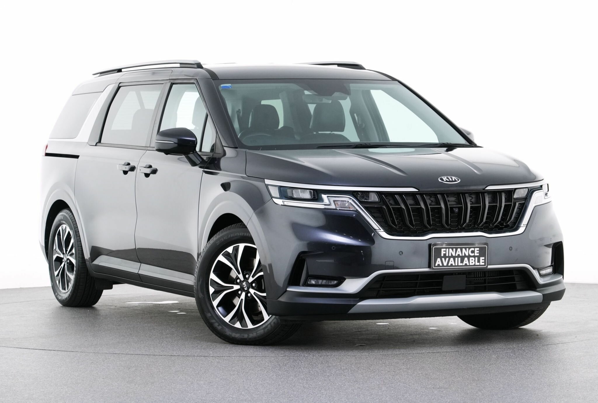 Kia Carnival image 1