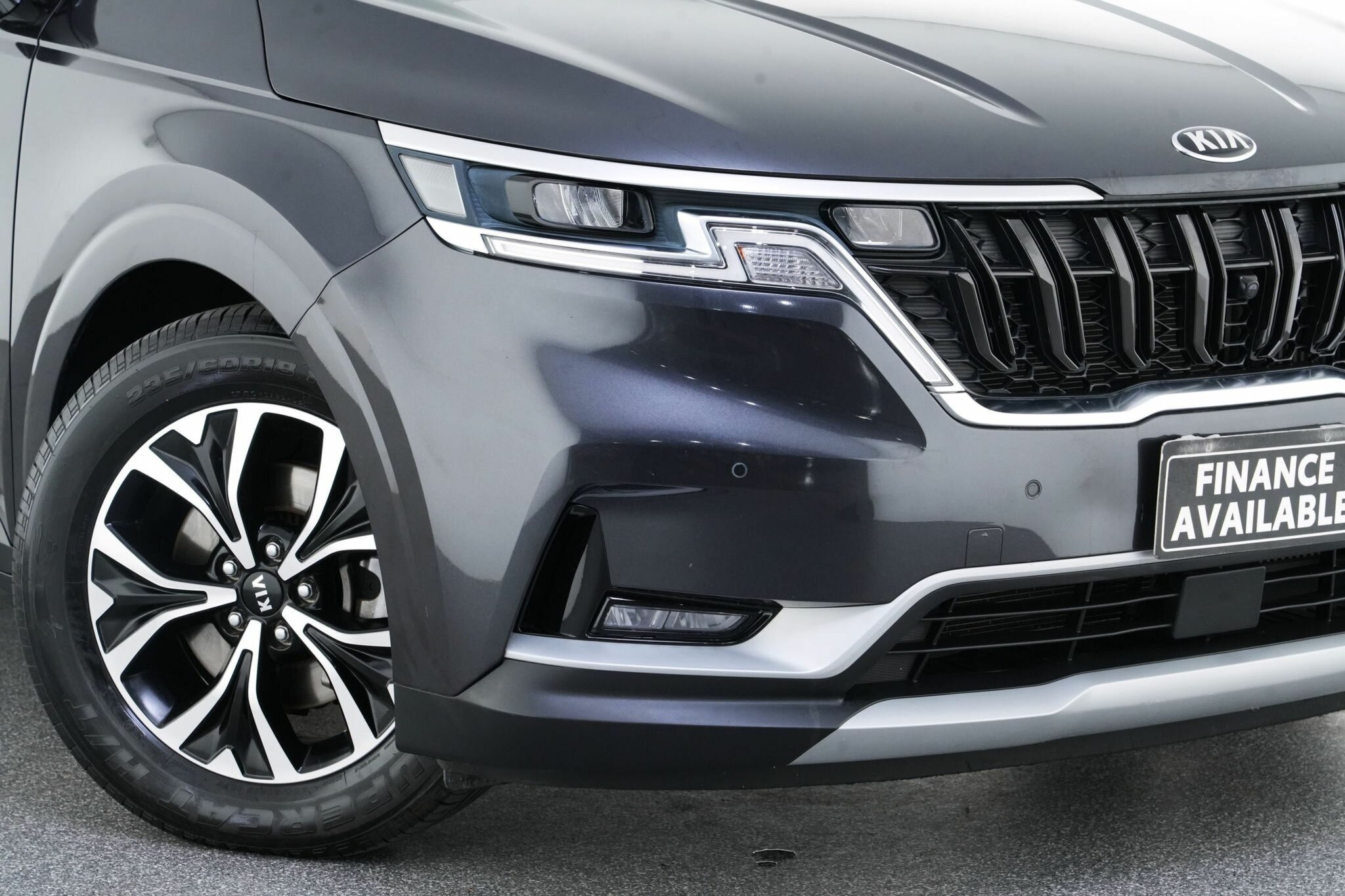 Kia Carnival image 2