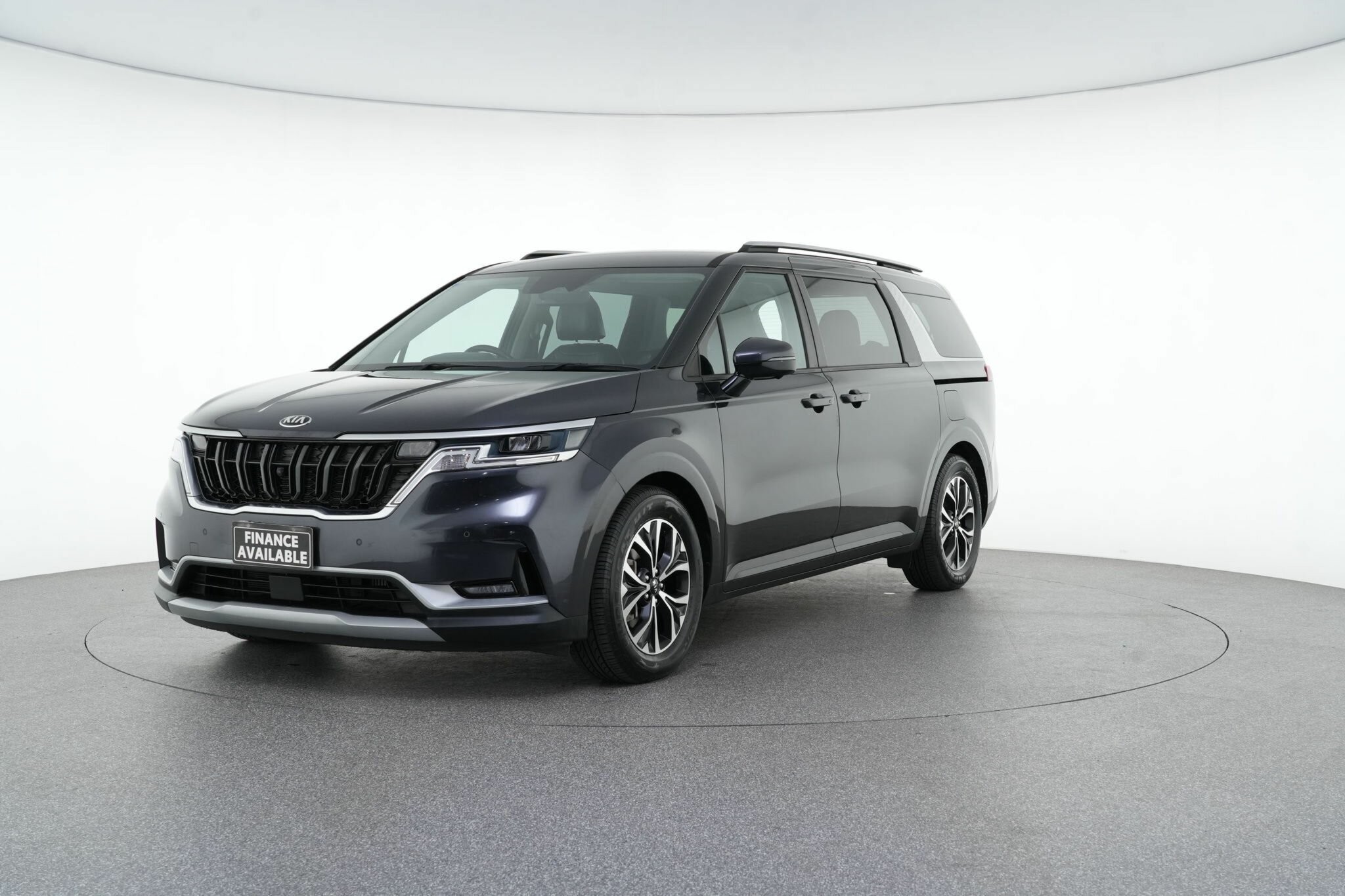 Kia Carnival image 4