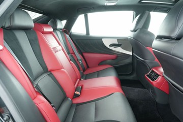 https://vehicle-cdn.autoleague.cloud/30641_U512253_14.jpg