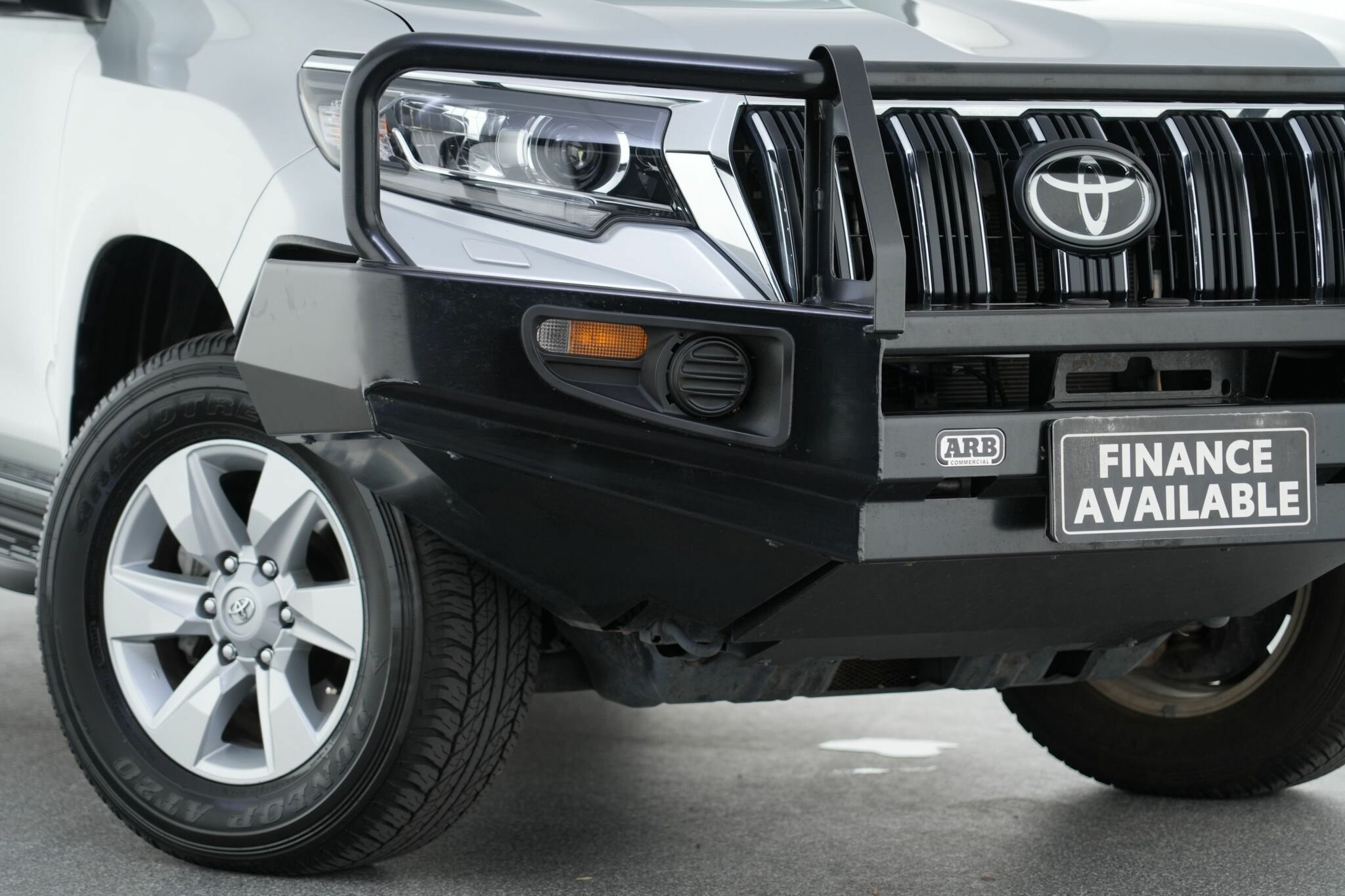 Toyota Landcruiser Prado image 2