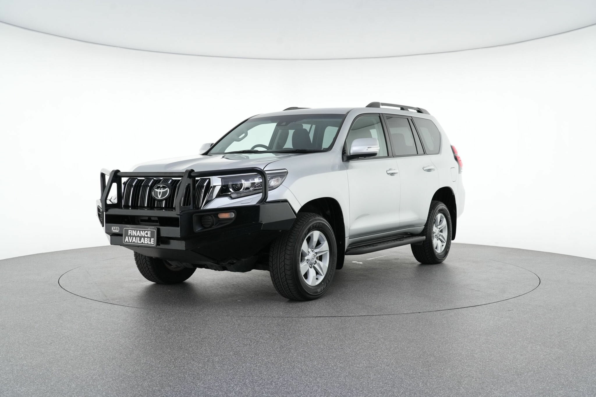 Toyota Landcruiser Prado image 4
