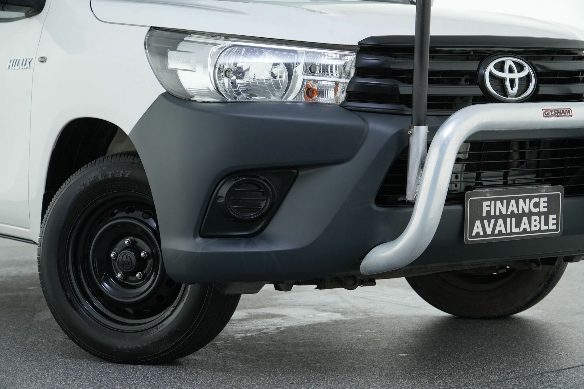 Toyota Hilux image 2
