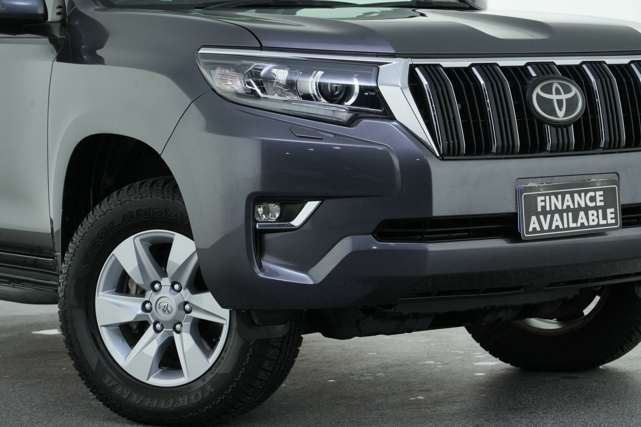 Toyota Landcruiser Prado image 2