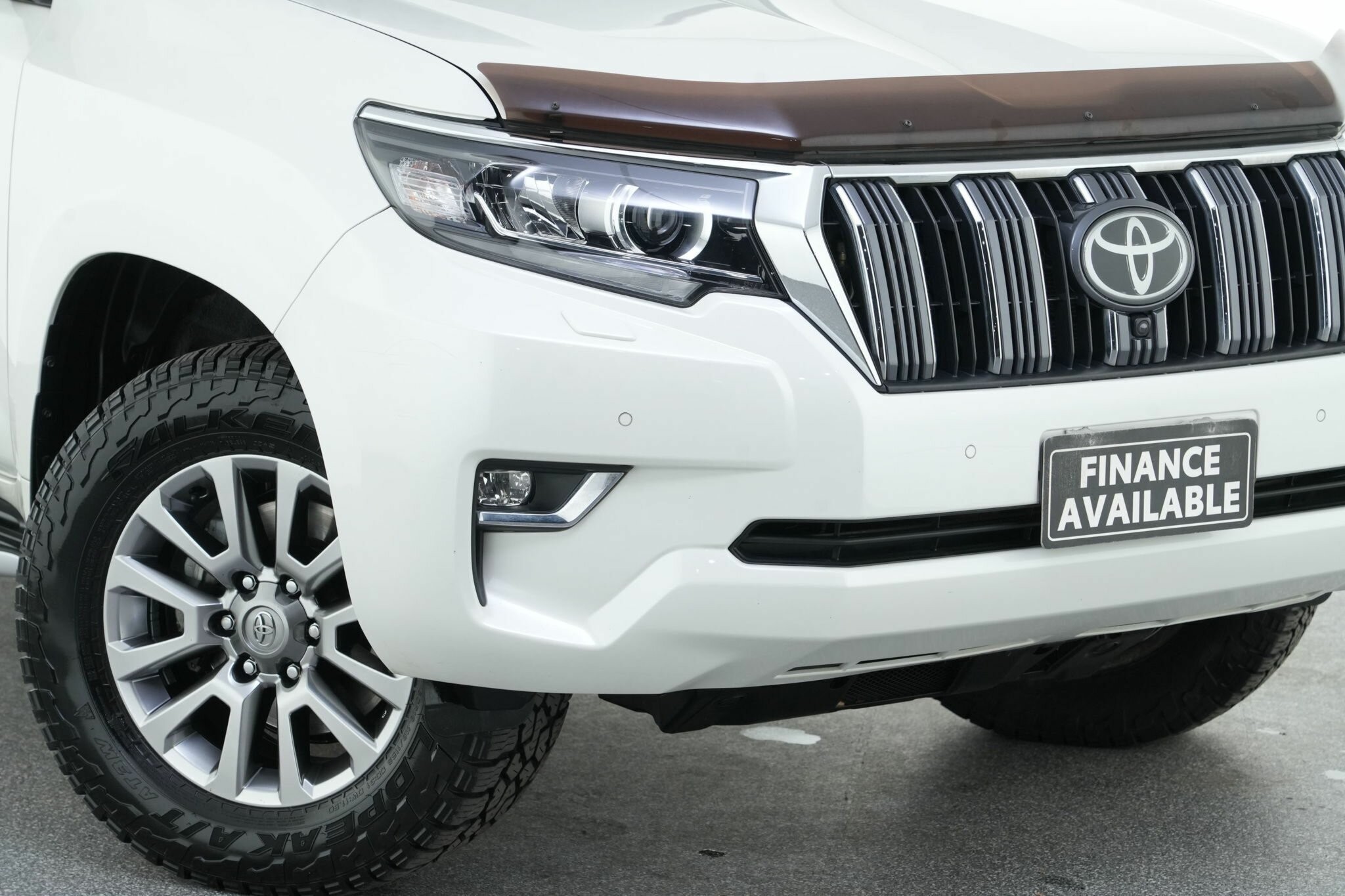 Toyota Landcruiser Prado image 2