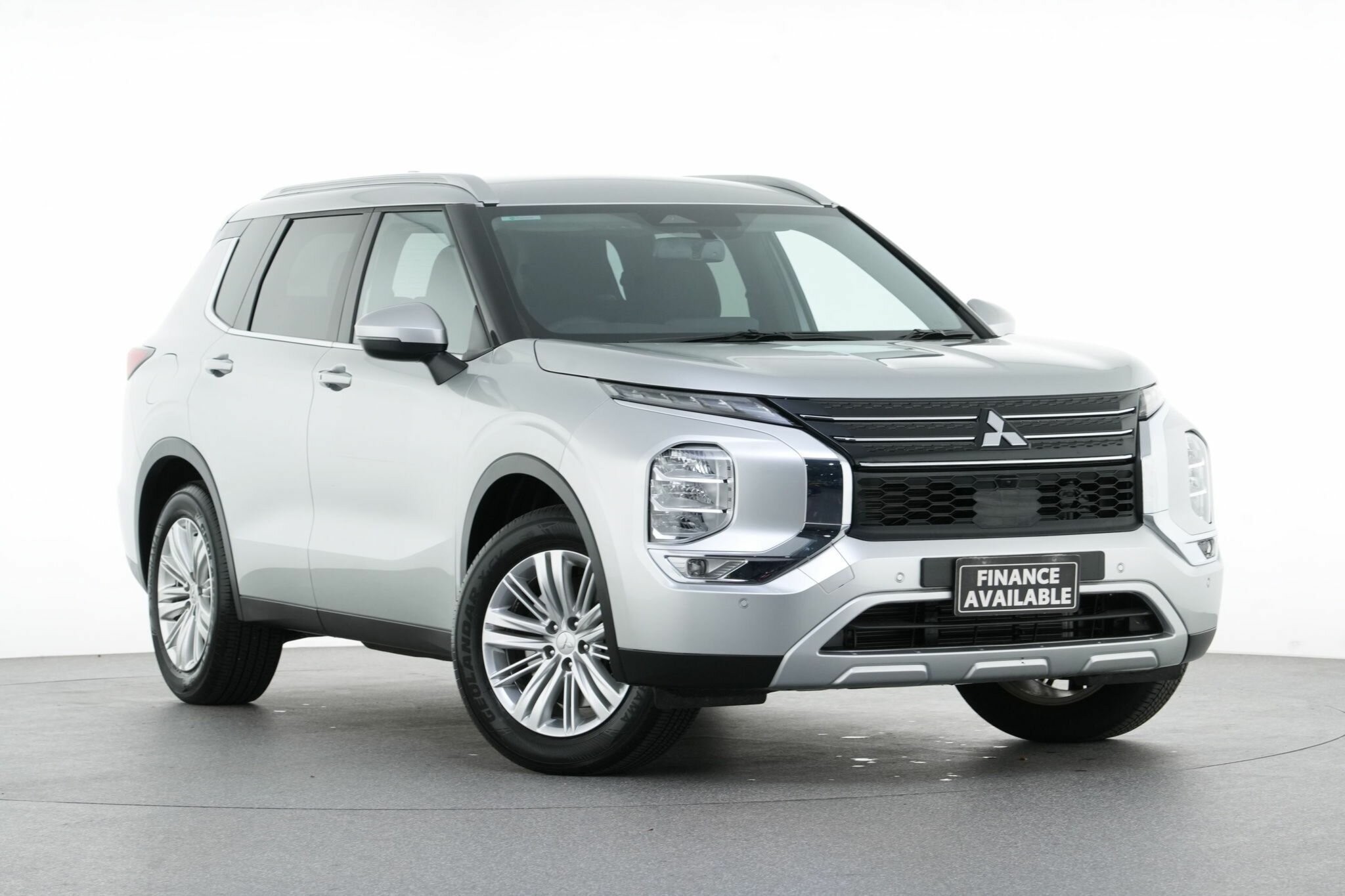 Mitsubishi Outlander image 1