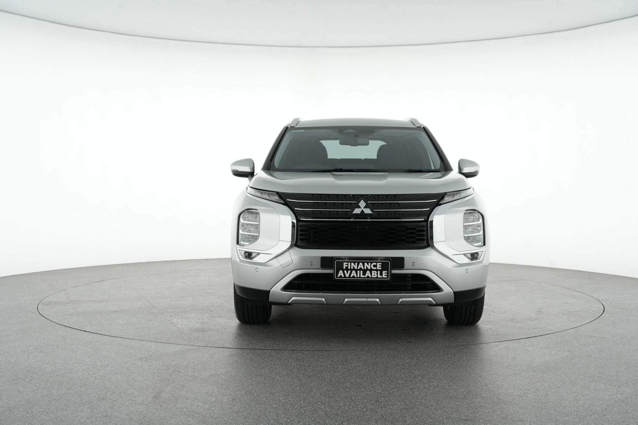 Mitsubishi Outlander image 3