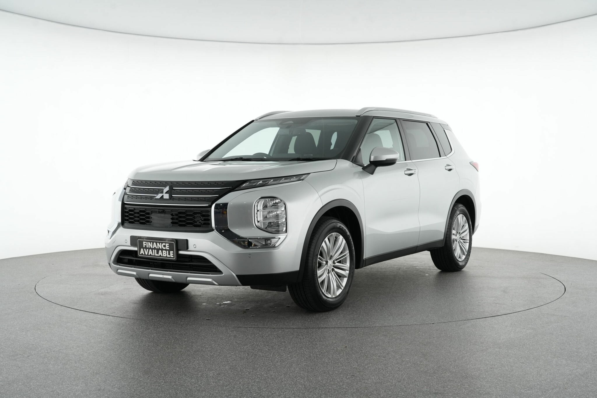 Mitsubishi Outlander image 4