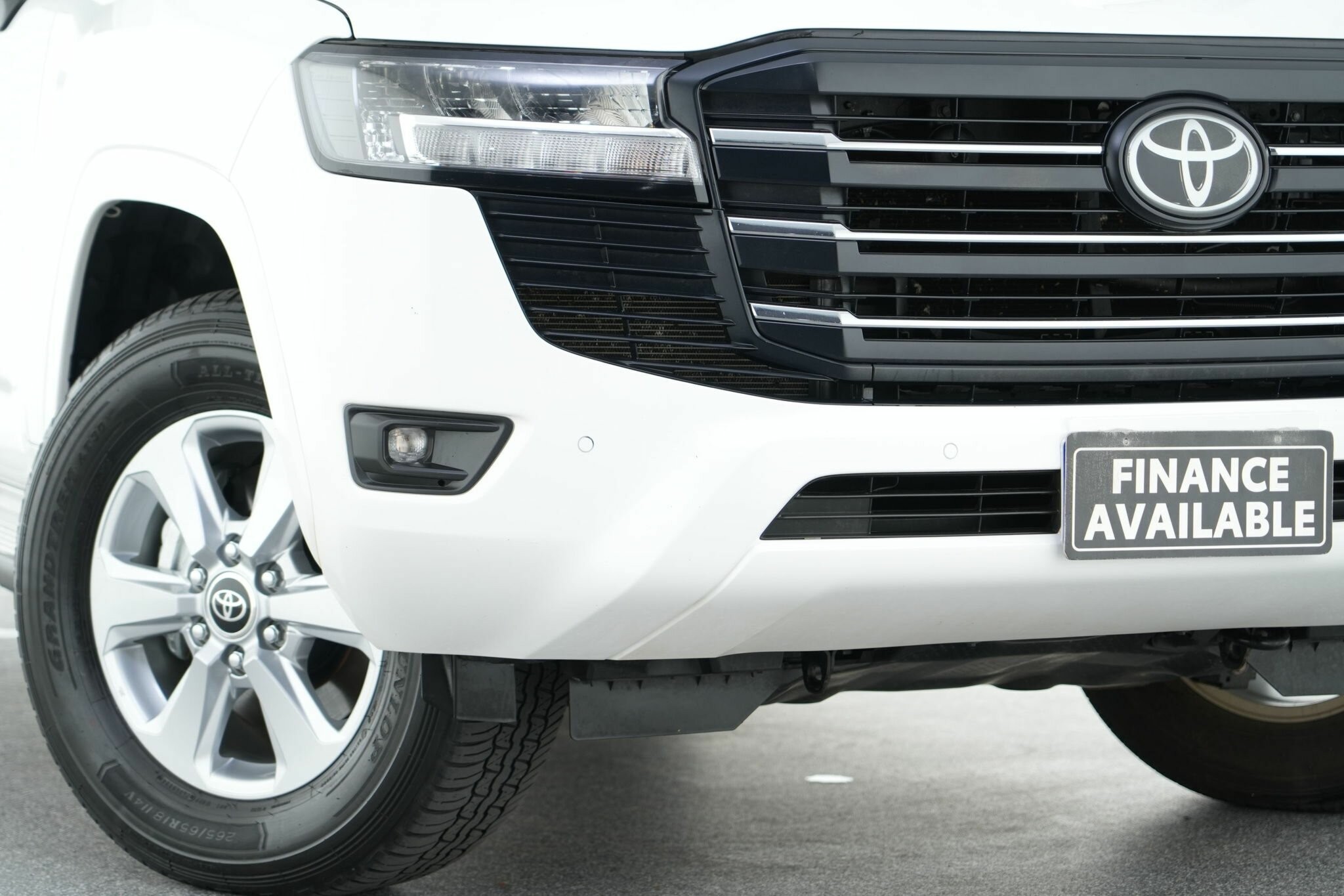 Toyota Landcruiser image 2