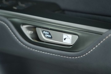 https://vehicle-cdn.autoleague.cloud/30641_U512367_16.jpg