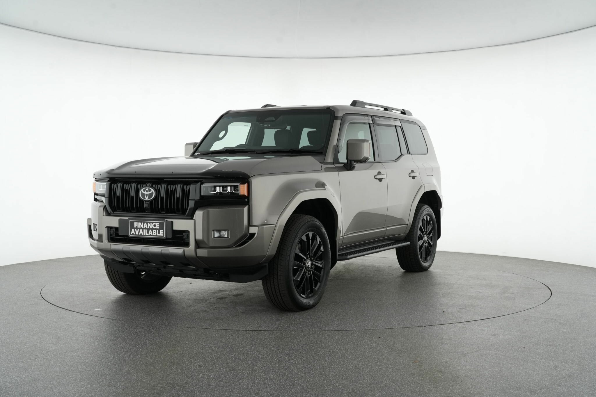 Toyota Landcruiser Prado image 2