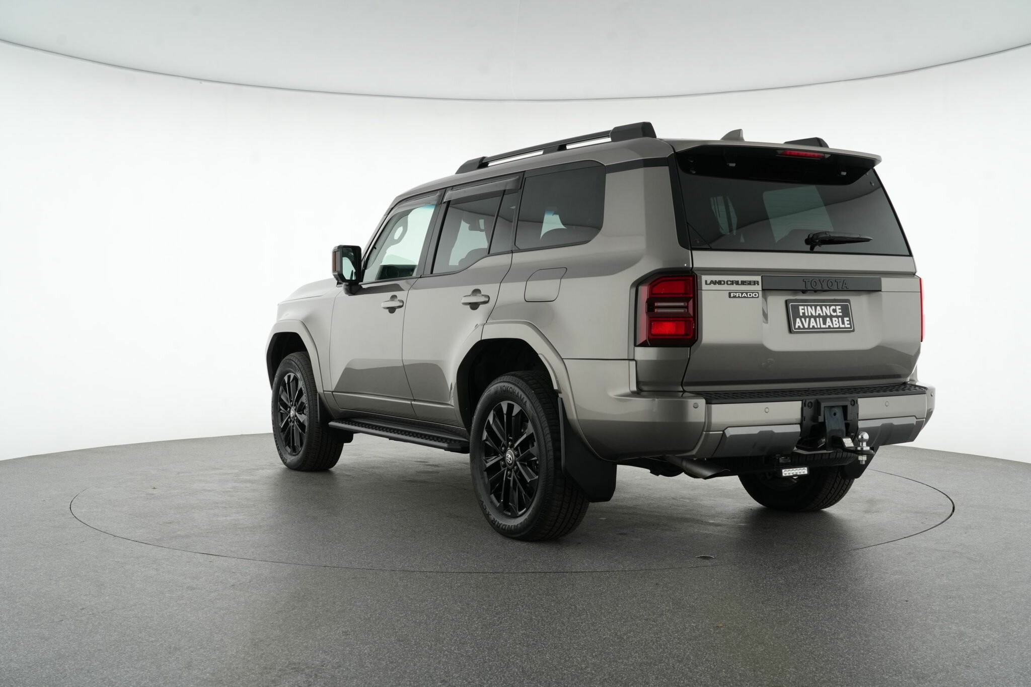 Toyota Landcruiser Prado image 3