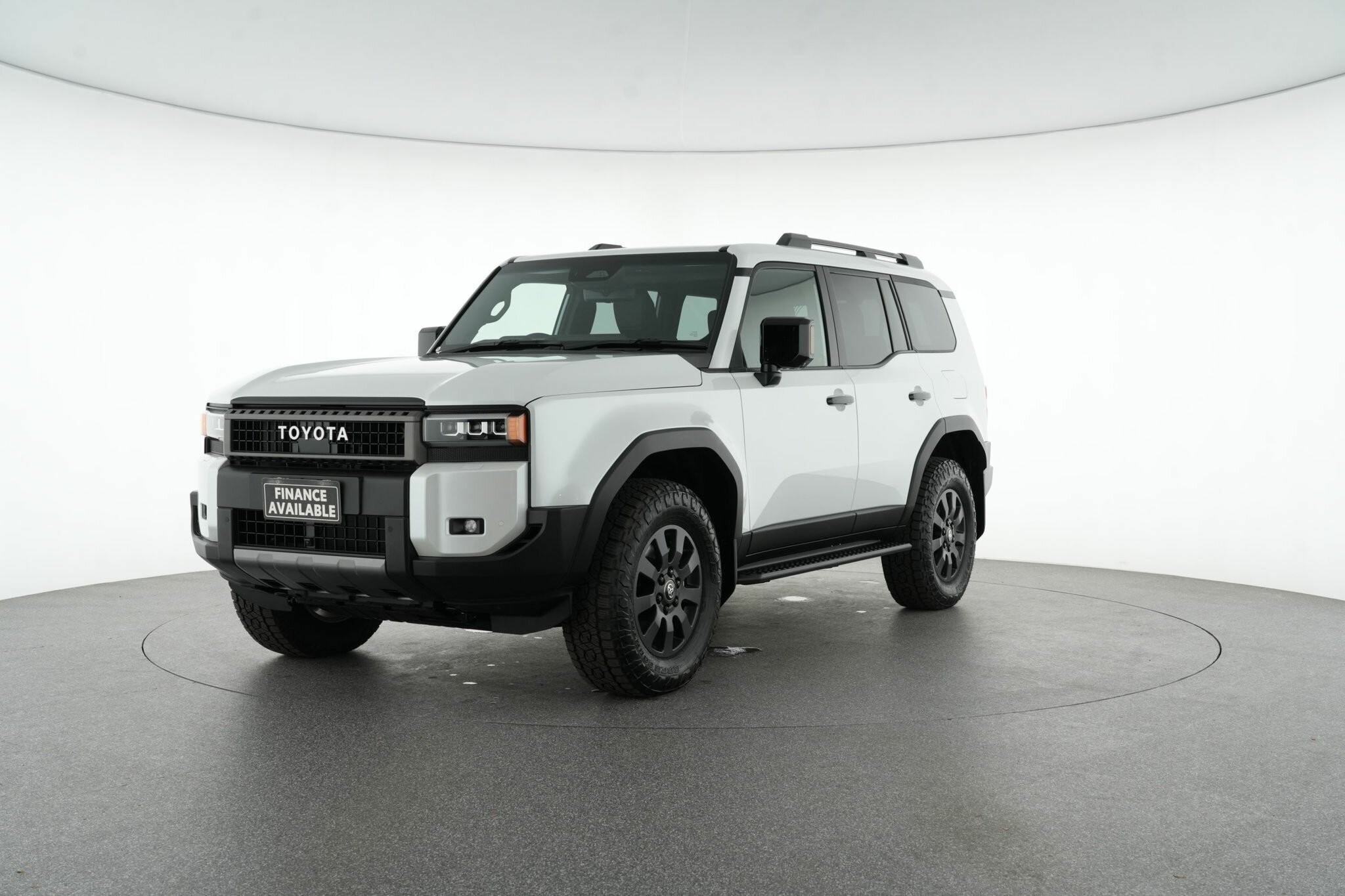 Toyota Landcruiser Prado image 4