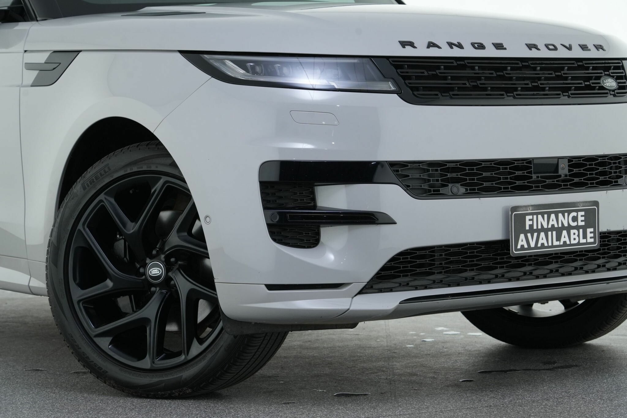 Land Rover Range Rover Sport image 2
