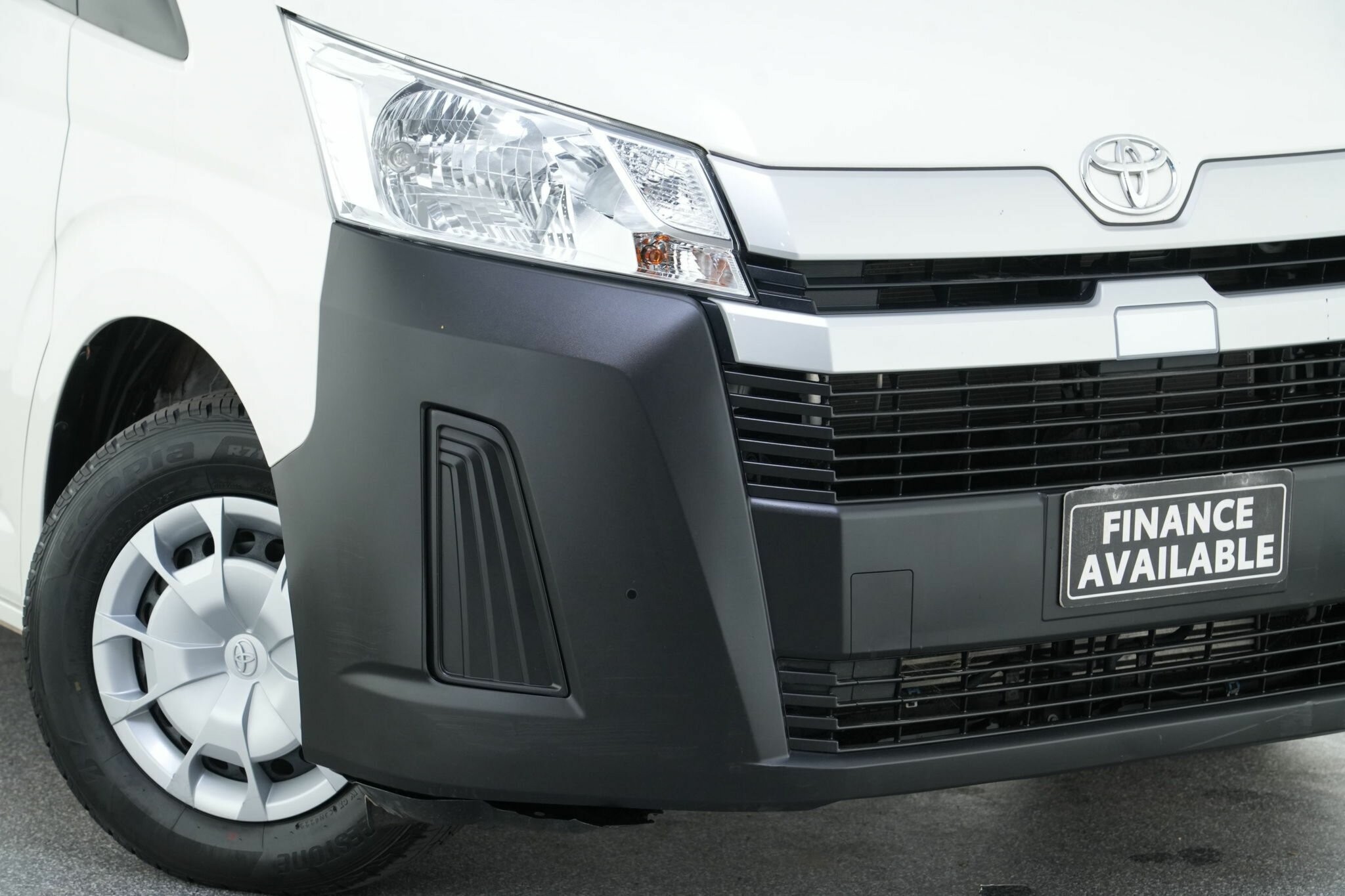 Toyota Hiace image 2