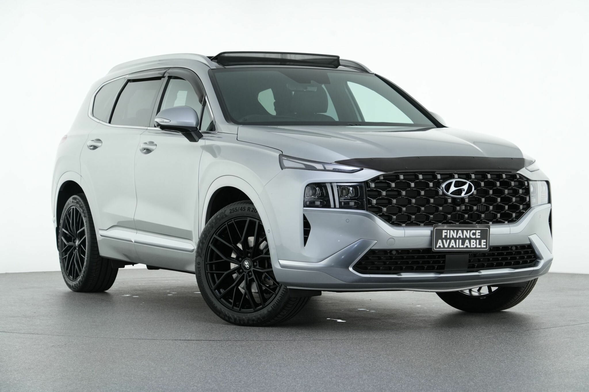 Hyundai Santa Fe image 1