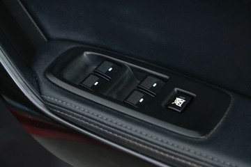 https://vehicle-cdn.autoleague.cloud/30641_U512432_18.jpg