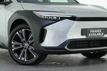 https://vehicle-cdn.autoleague.cloud/30641_U512435_2.jpg