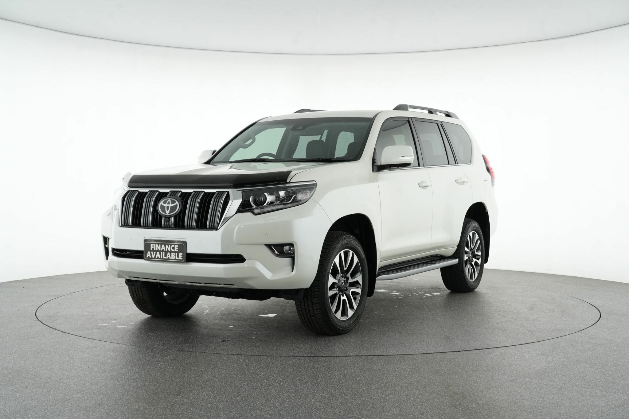 Toyota Landcruiser Prado image 2