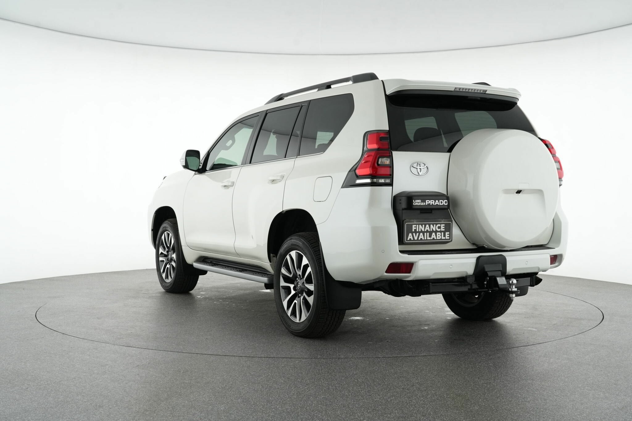 Toyota Landcruiser Prado image 3
