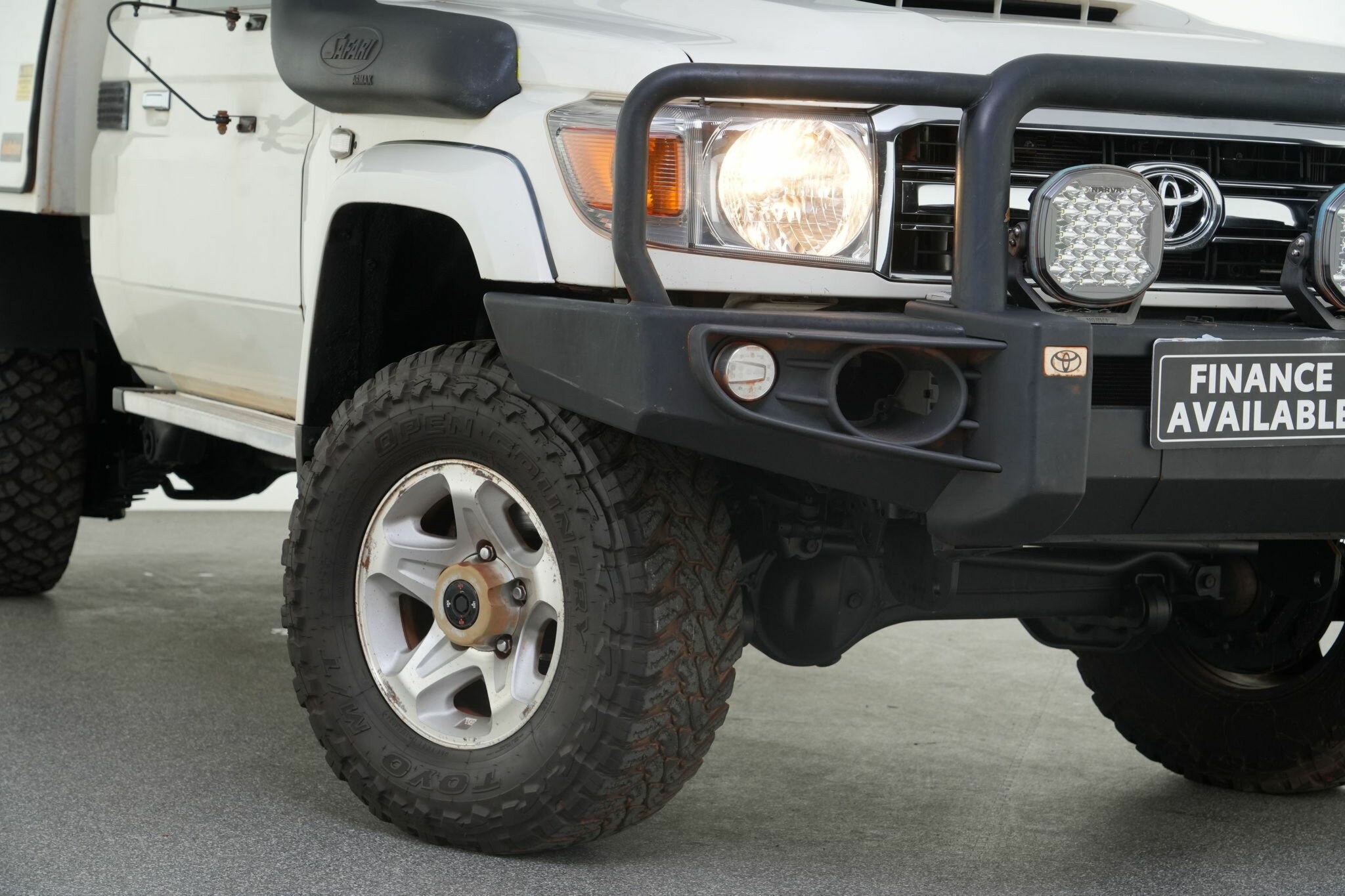 Toyota Landcruiser image 2