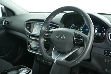 https://vehicle-cdn.autoleague.cloud/30641_U512469_17.jpg