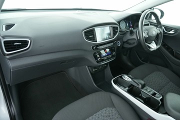 https://vehicle-cdn.autoleague.cloud/30641_U512469_26.jpg