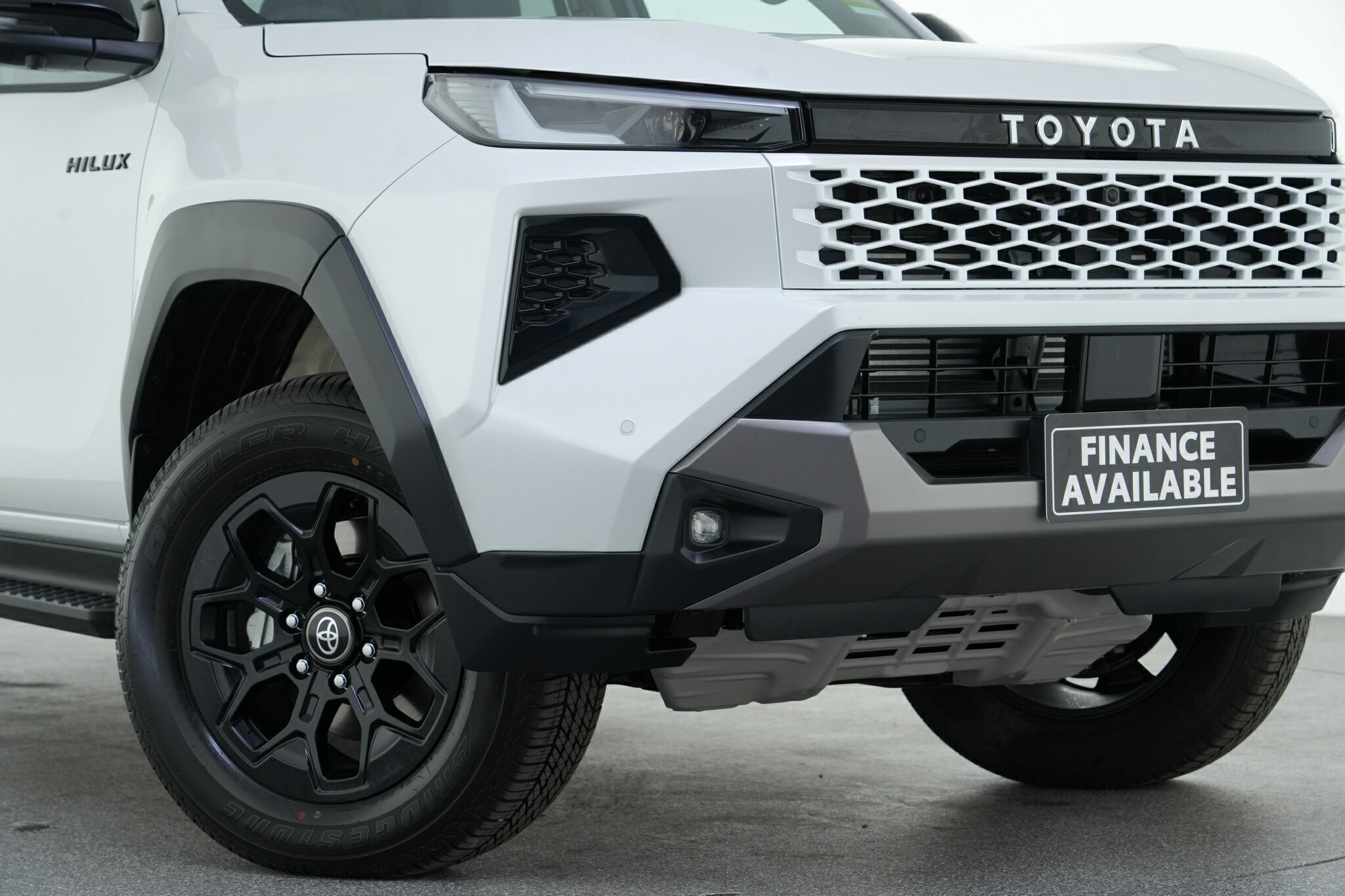 Toyota Hilux image 2