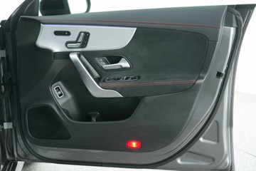 https://vehicle-cdn.autoleague.cloud/30641_U512494_17.jpg