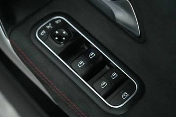 https://vehicle-cdn.autoleague.cloud/30641_U512494_18.jpg