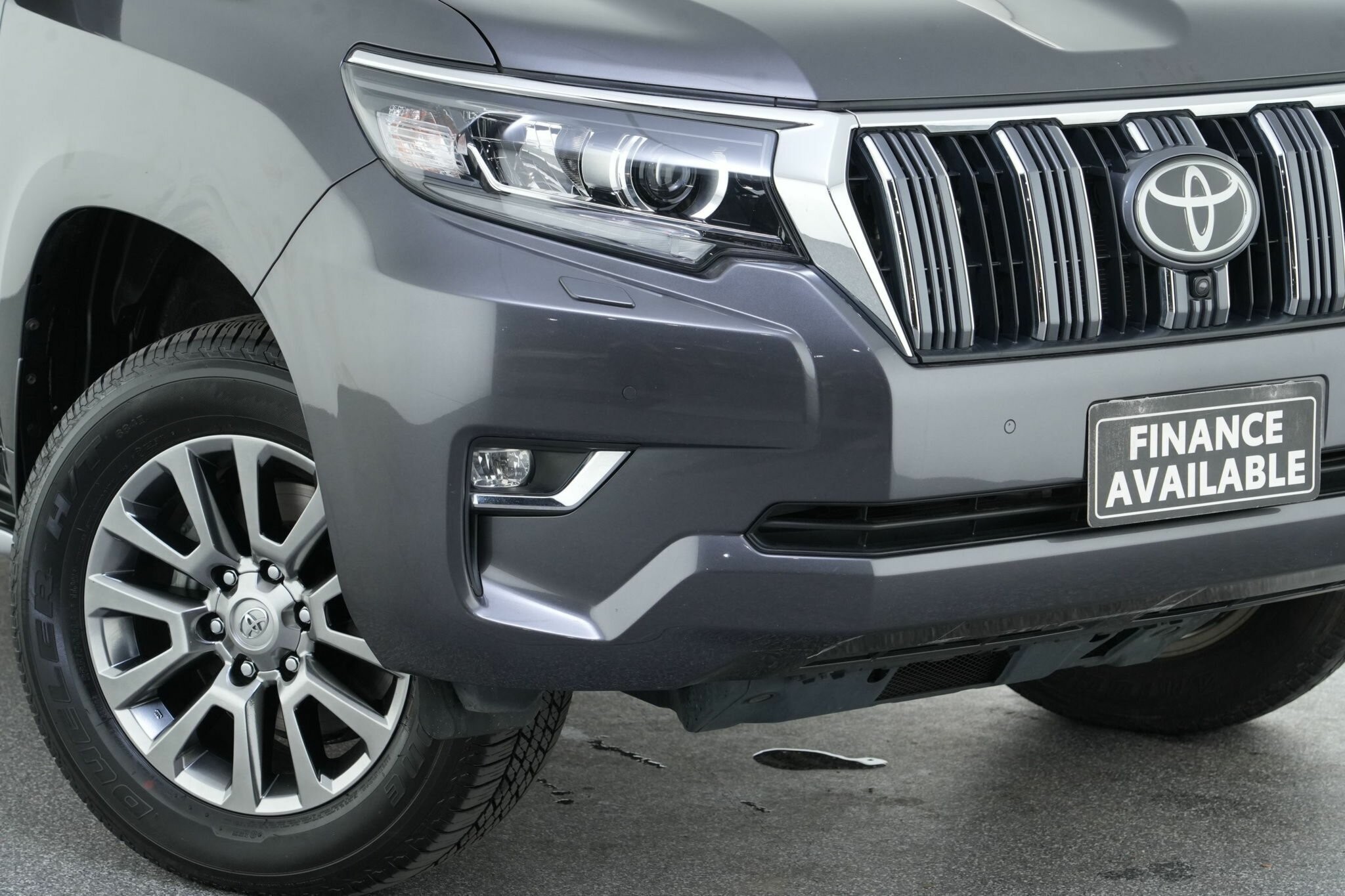 Toyota Landcruiser Prado image 2