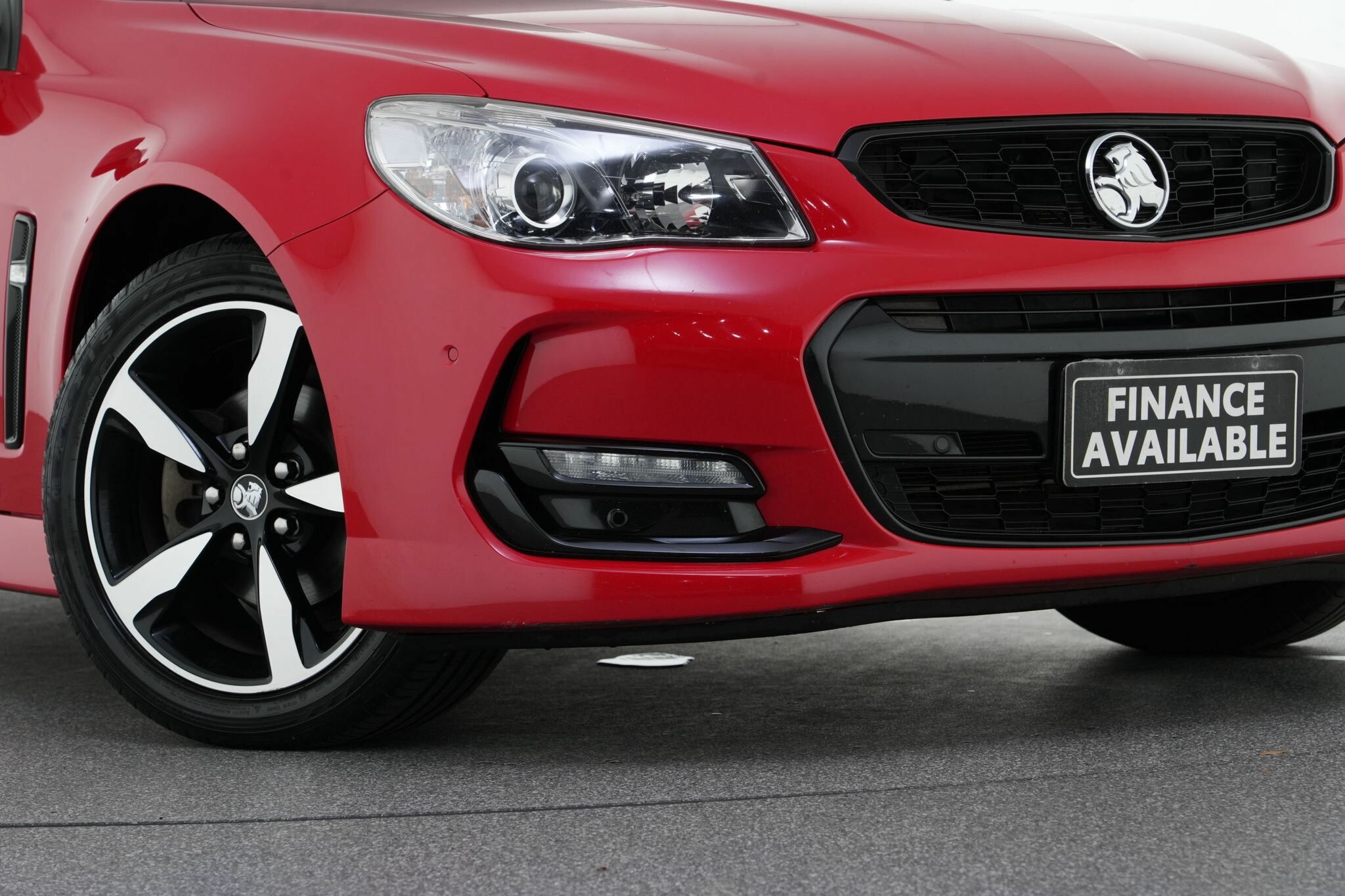 Holden Commodore image 2