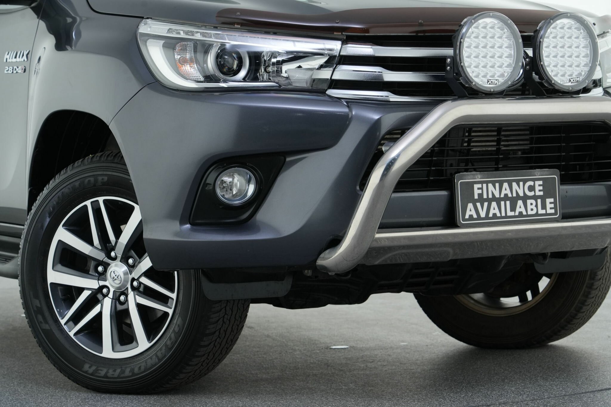 Toyota Hilux image 2