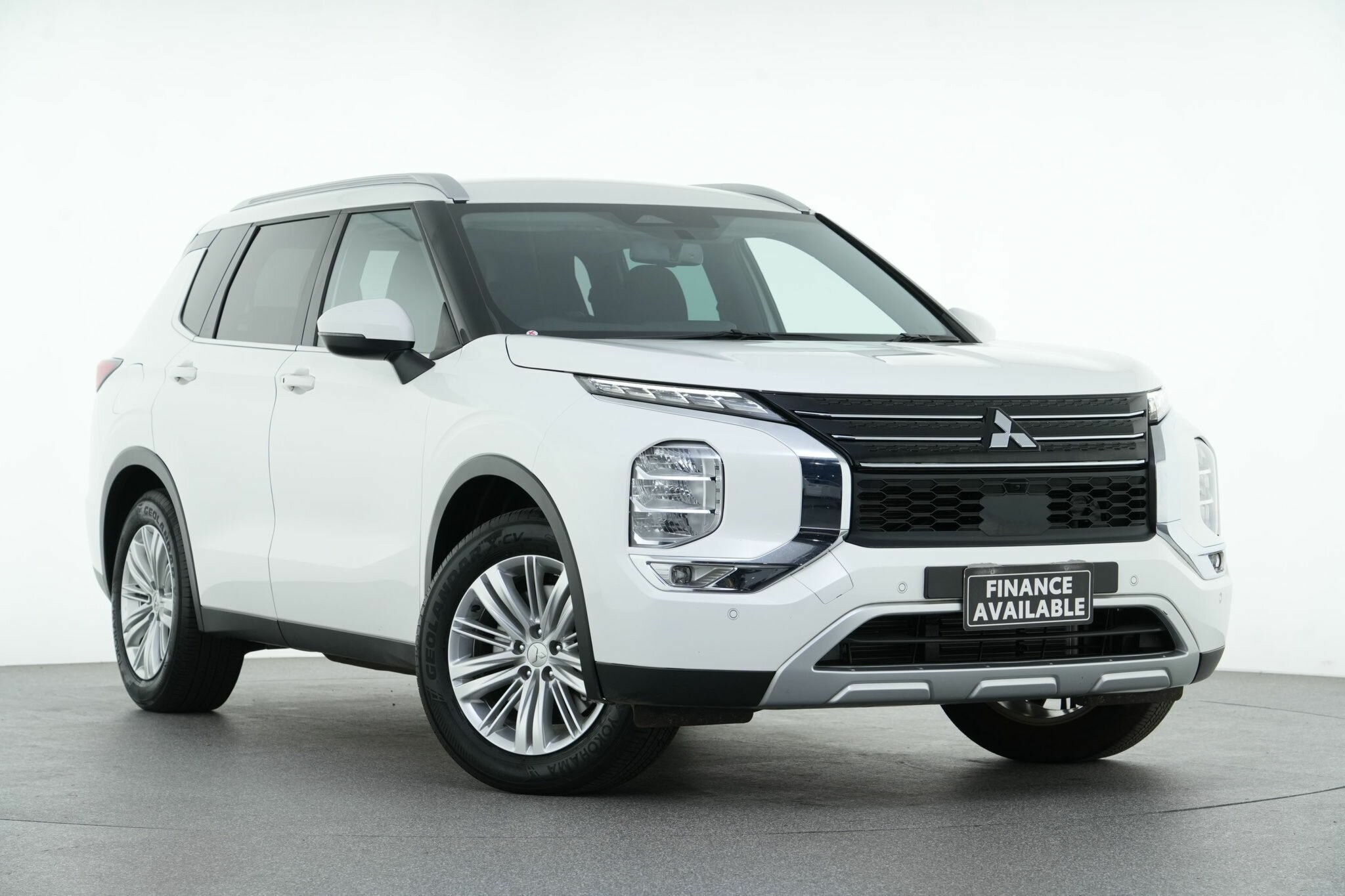 Mitsubishi Outlander image 1