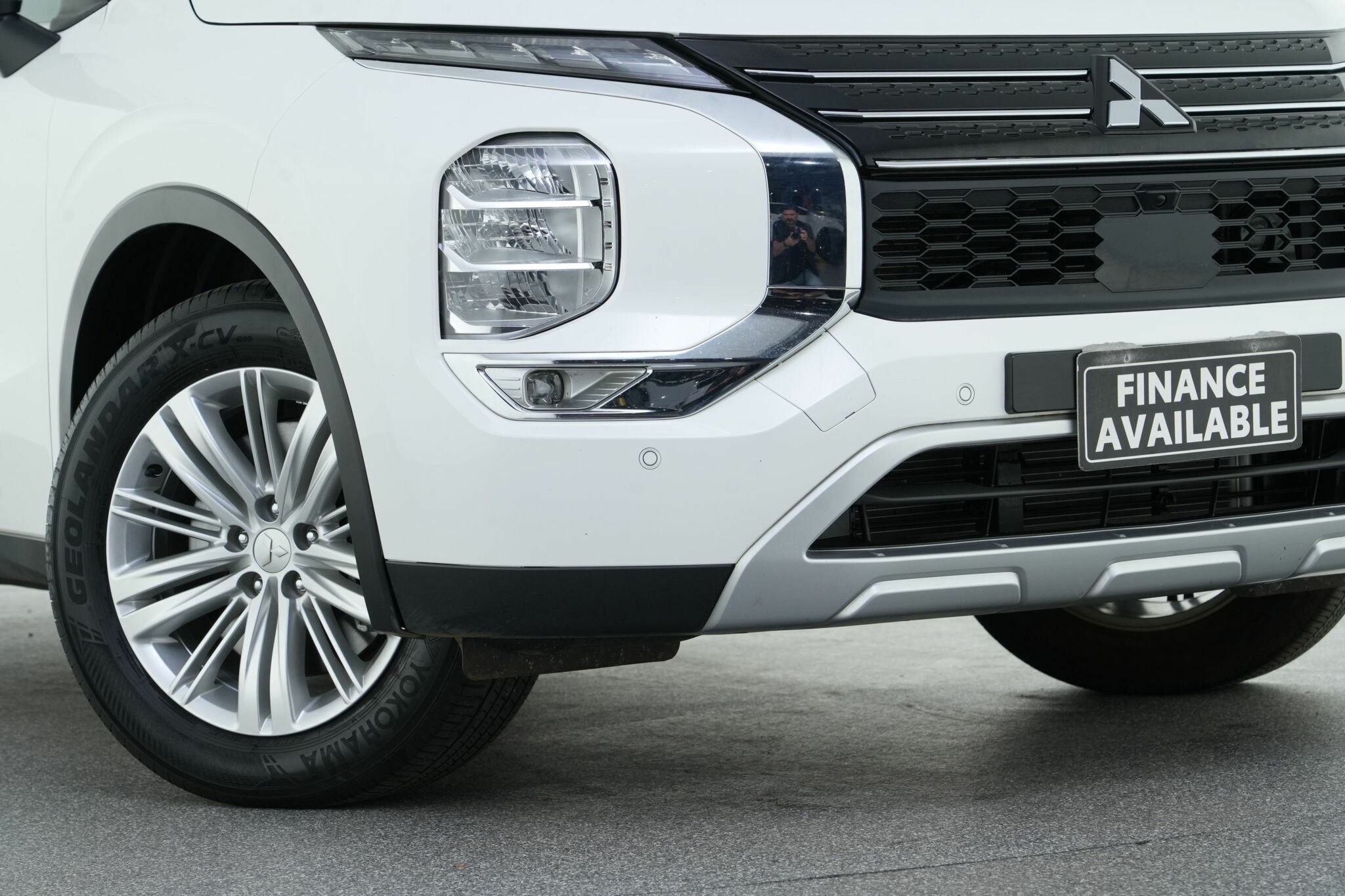 Mitsubishi Outlander image 2