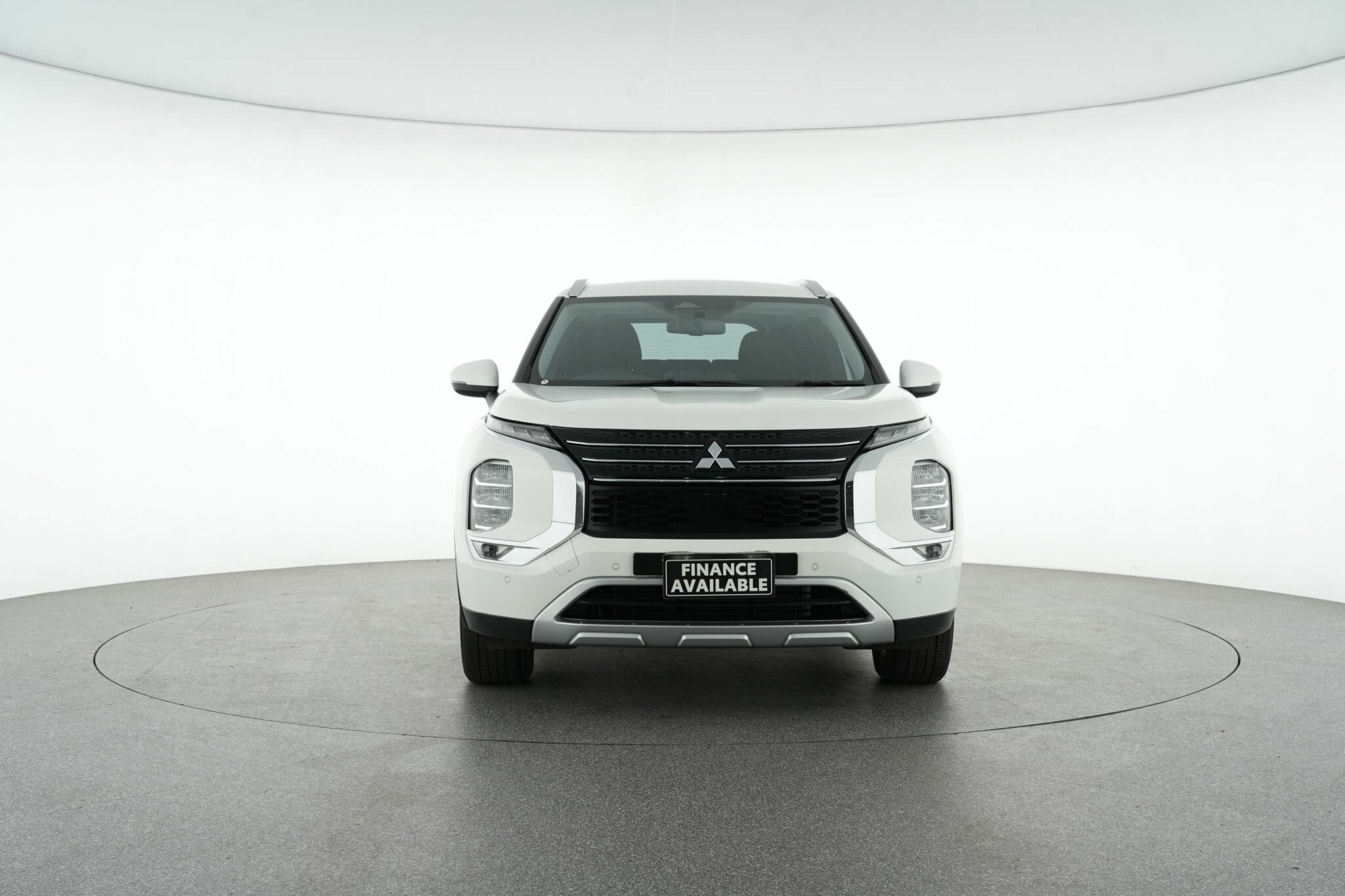 Mitsubishi Outlander image 3