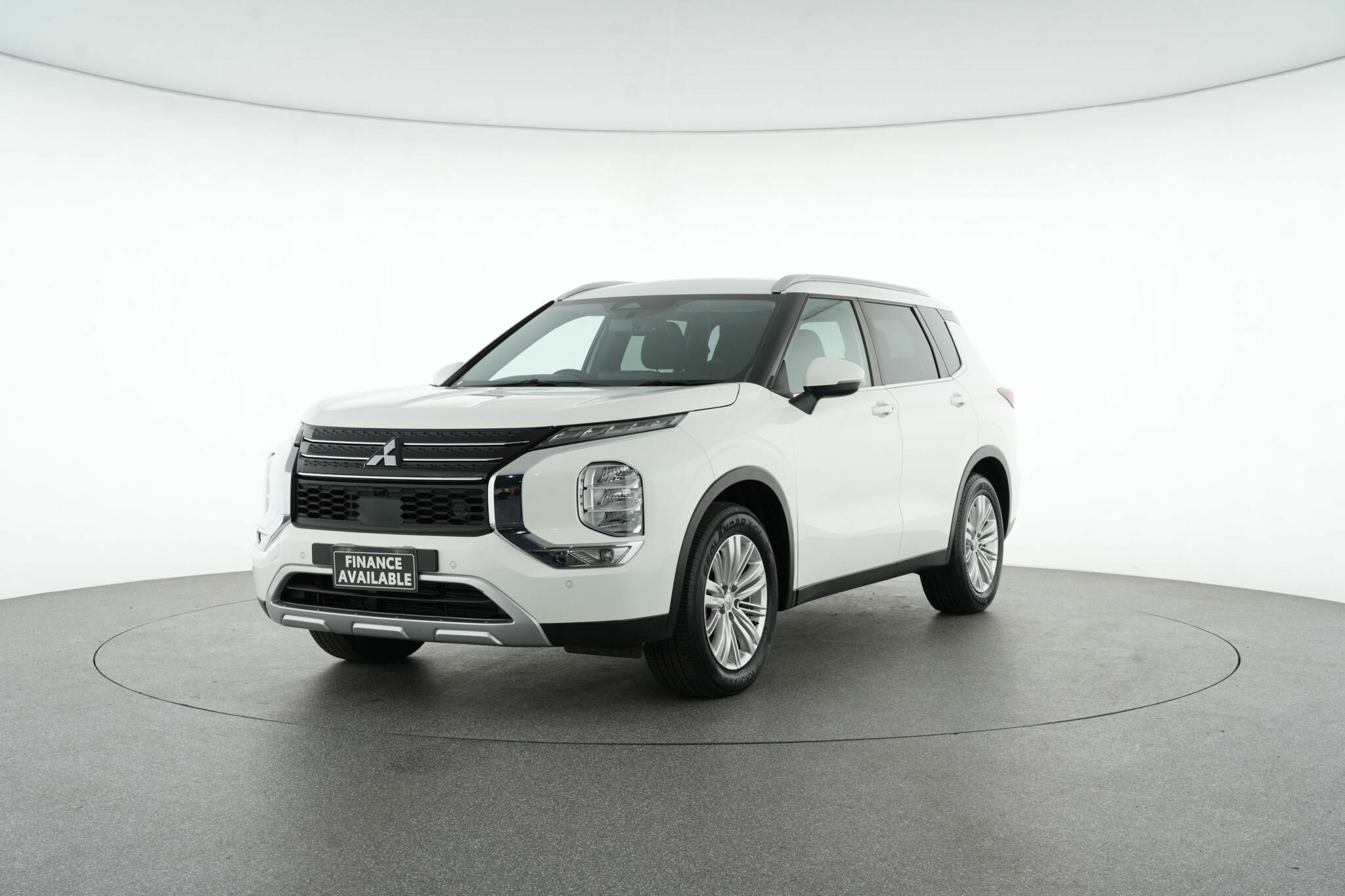 Mitsubishi Outlander image 4