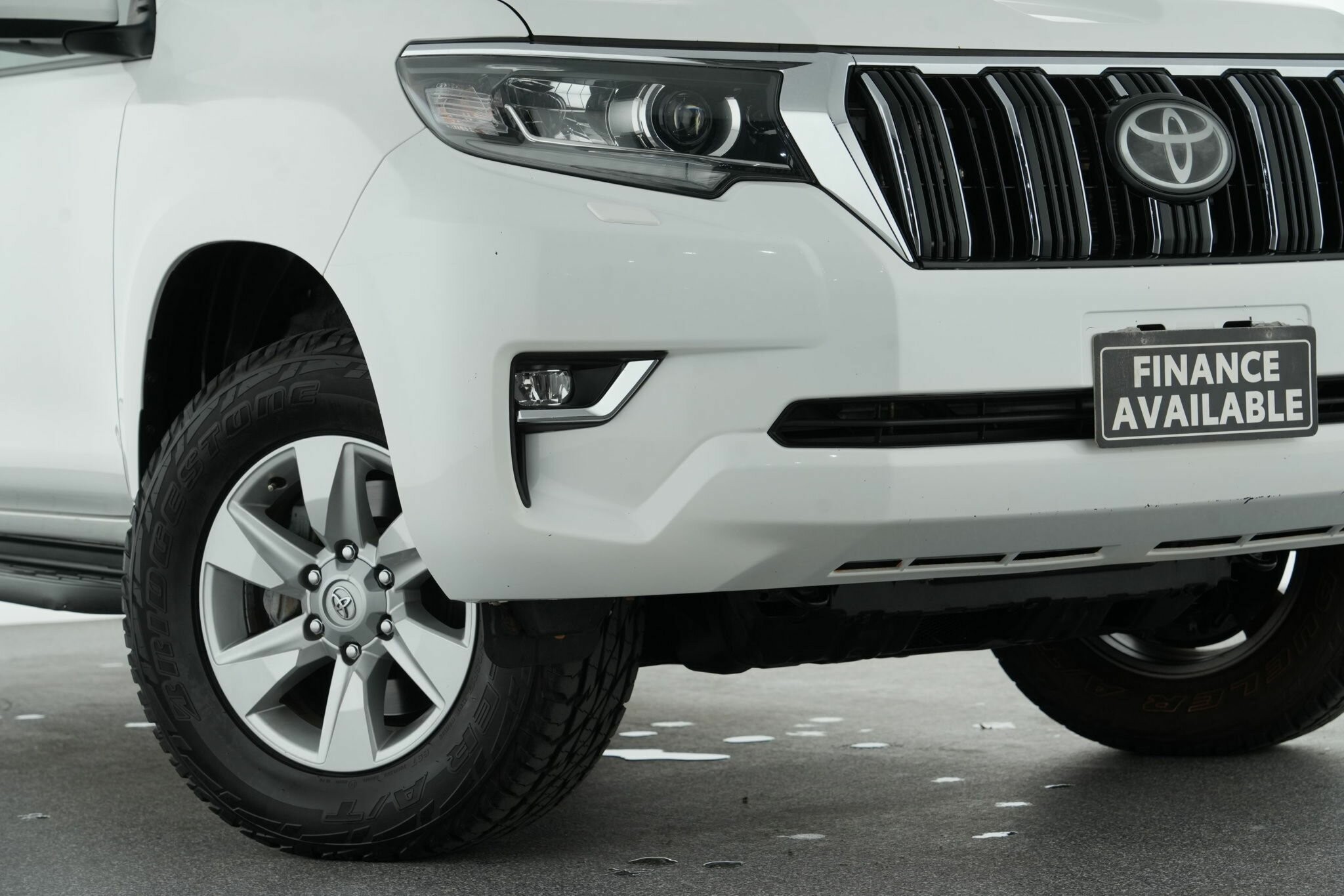 Toyota Landcruiser Prado image 2