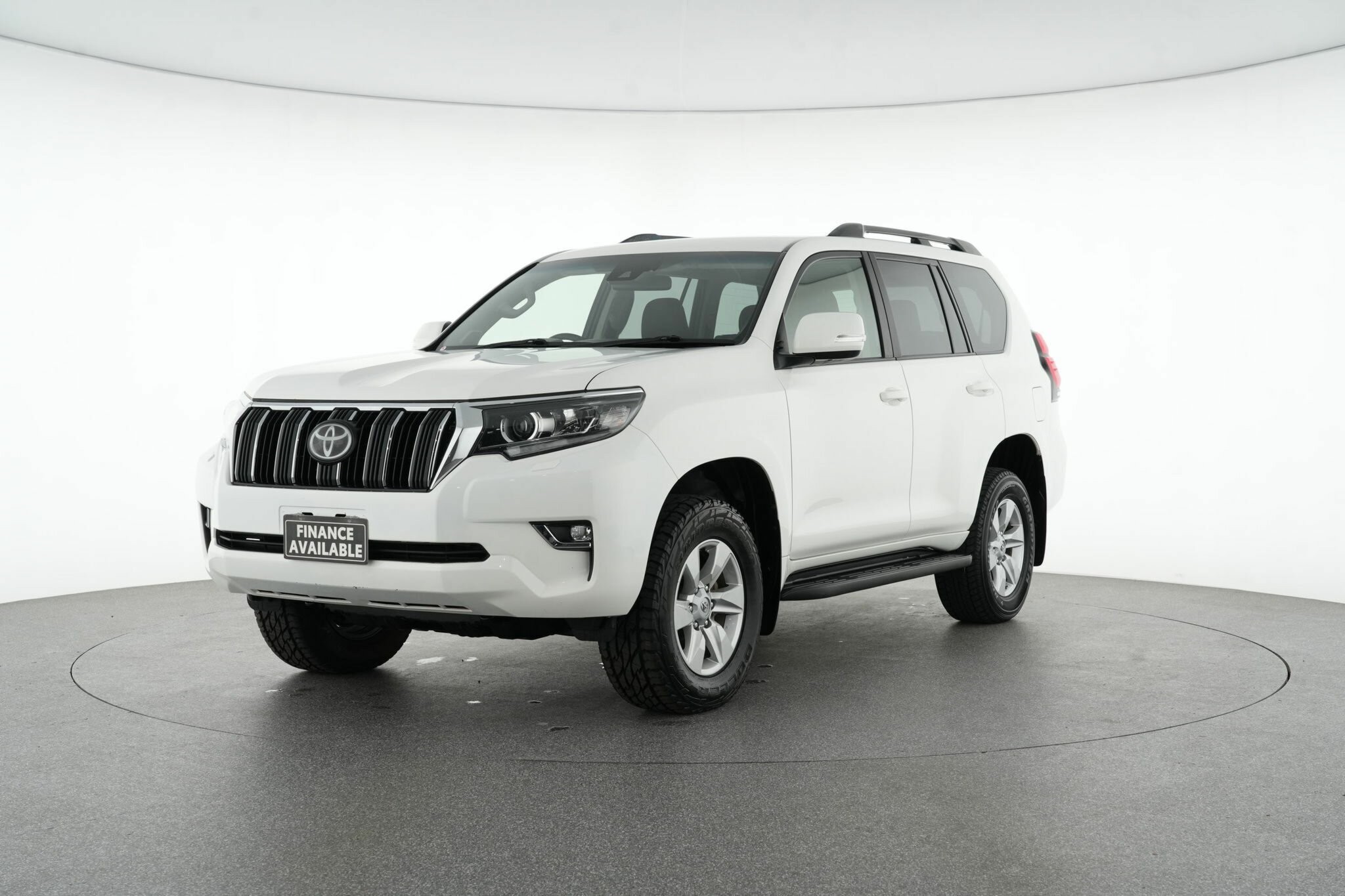 Toyota Landcruiser Prado image 4