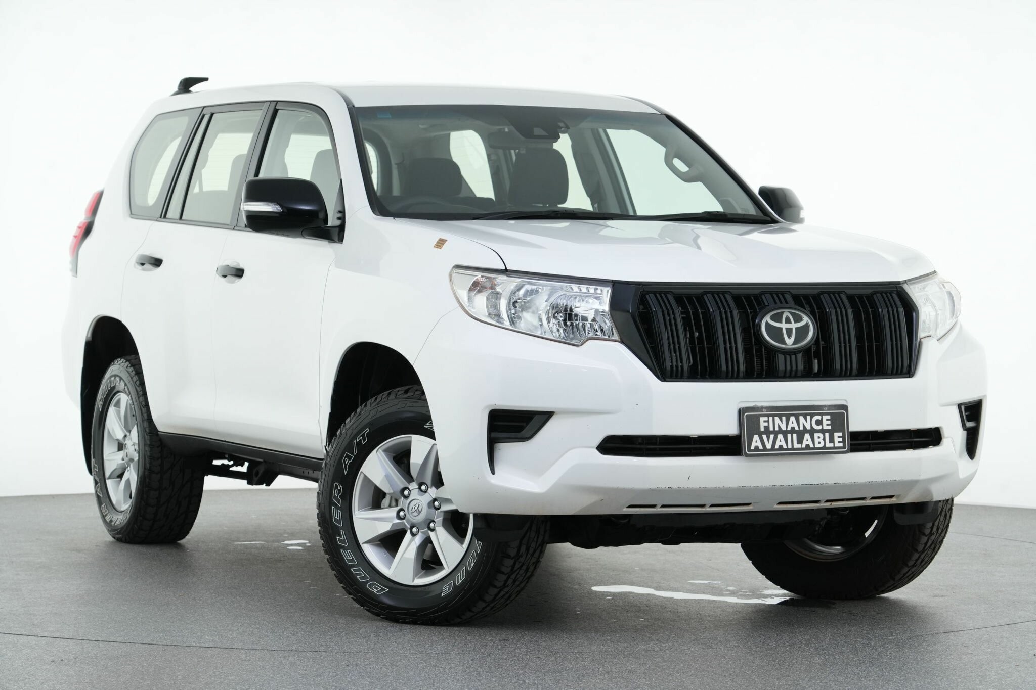 Toyota Landcruiser Prado image 1