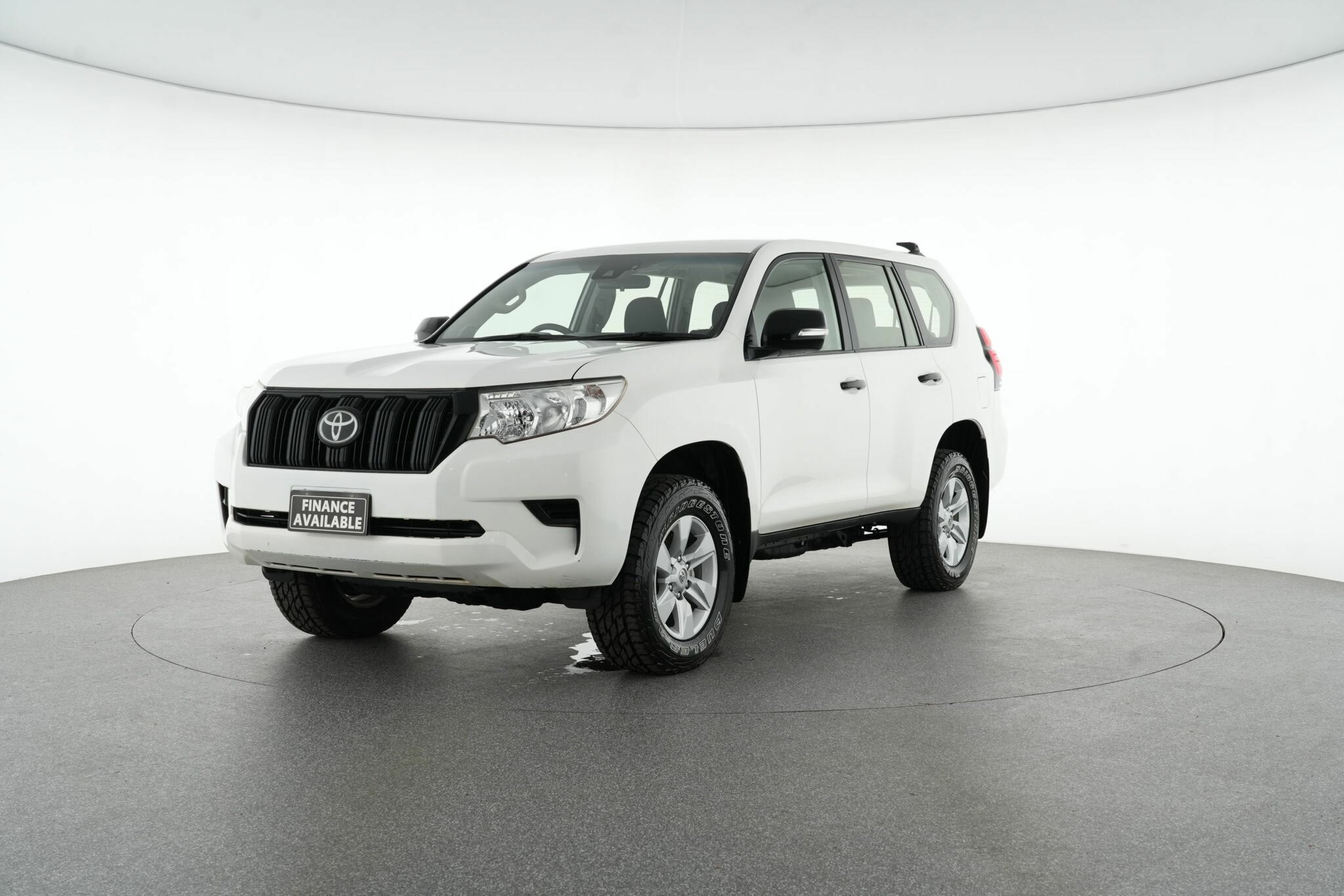 Toyota Landcruiser Prado image 4